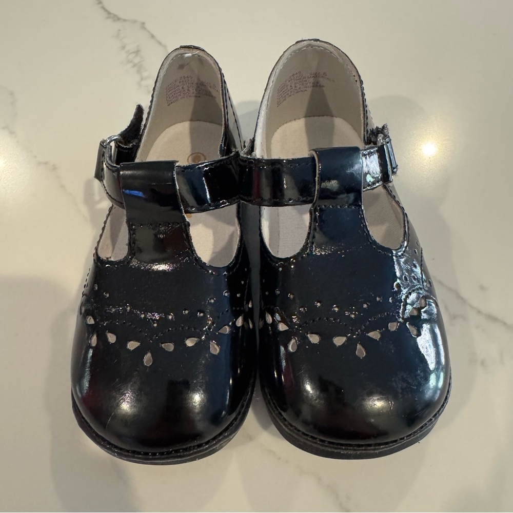 L'Amour Angel Black Patent Dress Shoes (Baby) - size 6